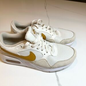 Women’s Nike size 8.5 AirMax